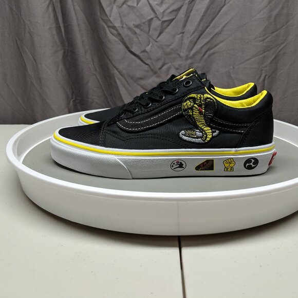 VANS x Cobra Kai Dojo Old Skool Low Skate Shoes Sneakers Black NWT B5.5 / W7 - Picture 3 of 9